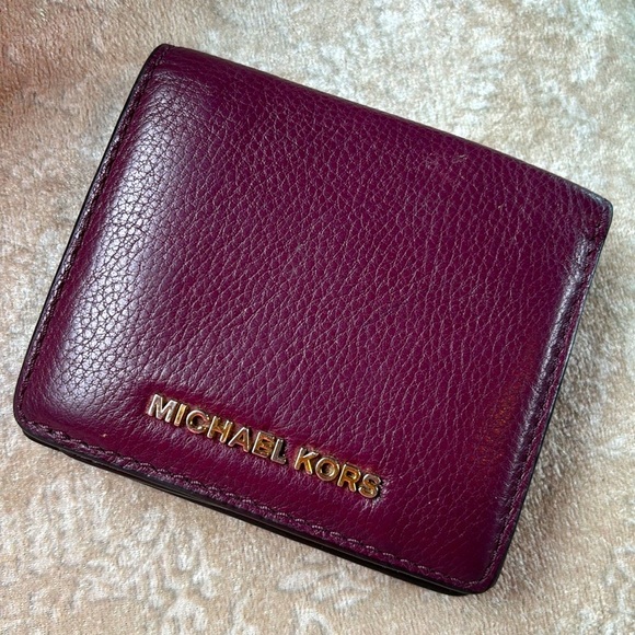 Michael Kors Genuine Leather Merlot Small Bifold Wallet Card ID Holder Gold Tone - Picture 16 of 16